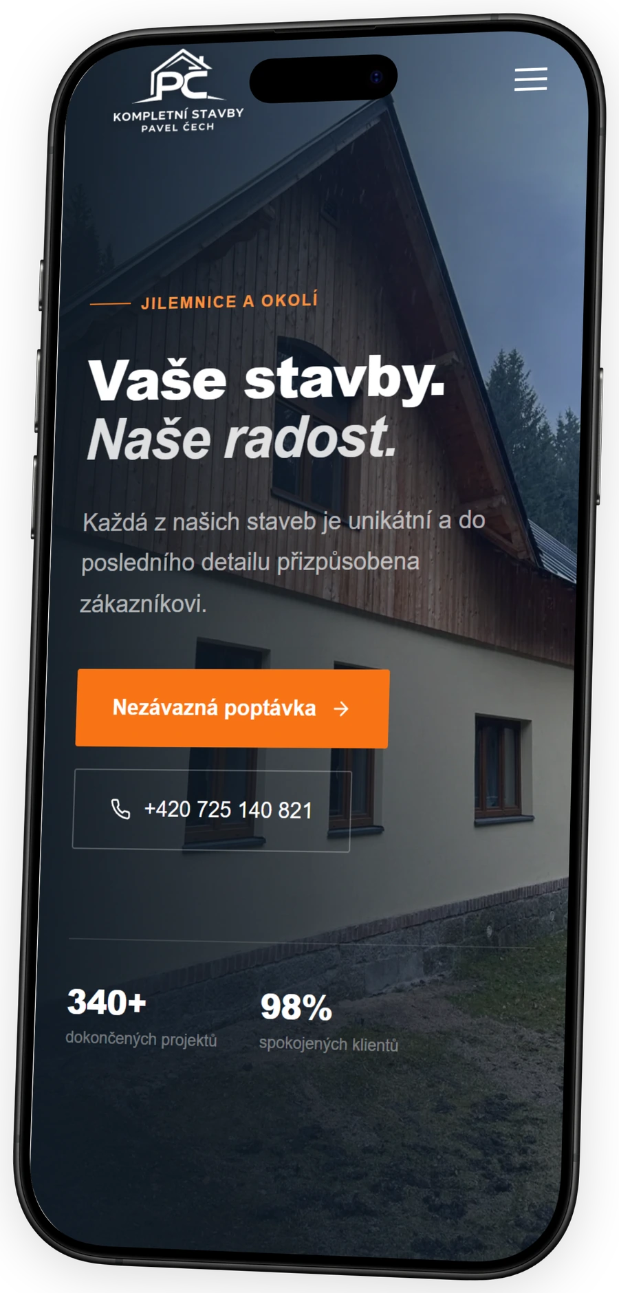 Ukázka reálného klientského webu na mobilu v telefonním mockupu
